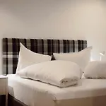 Schwarz Apartment