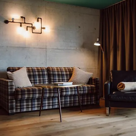 Schwarz Apartment *