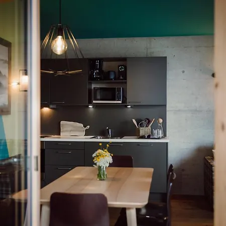 Schwarz Apartament *